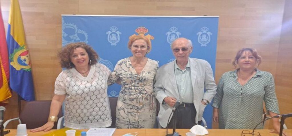 El Club de Letras de la Universidad de Cádiz homenajea a la escritora algecireña Josefina Núñez