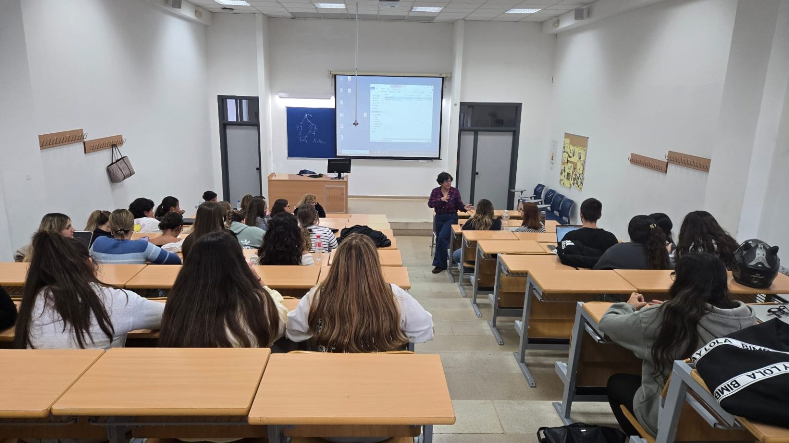 La Oficina de Acción Social y Solidaria presenta la memoria de las Escuelas UCA de Familia del curso 2024/25